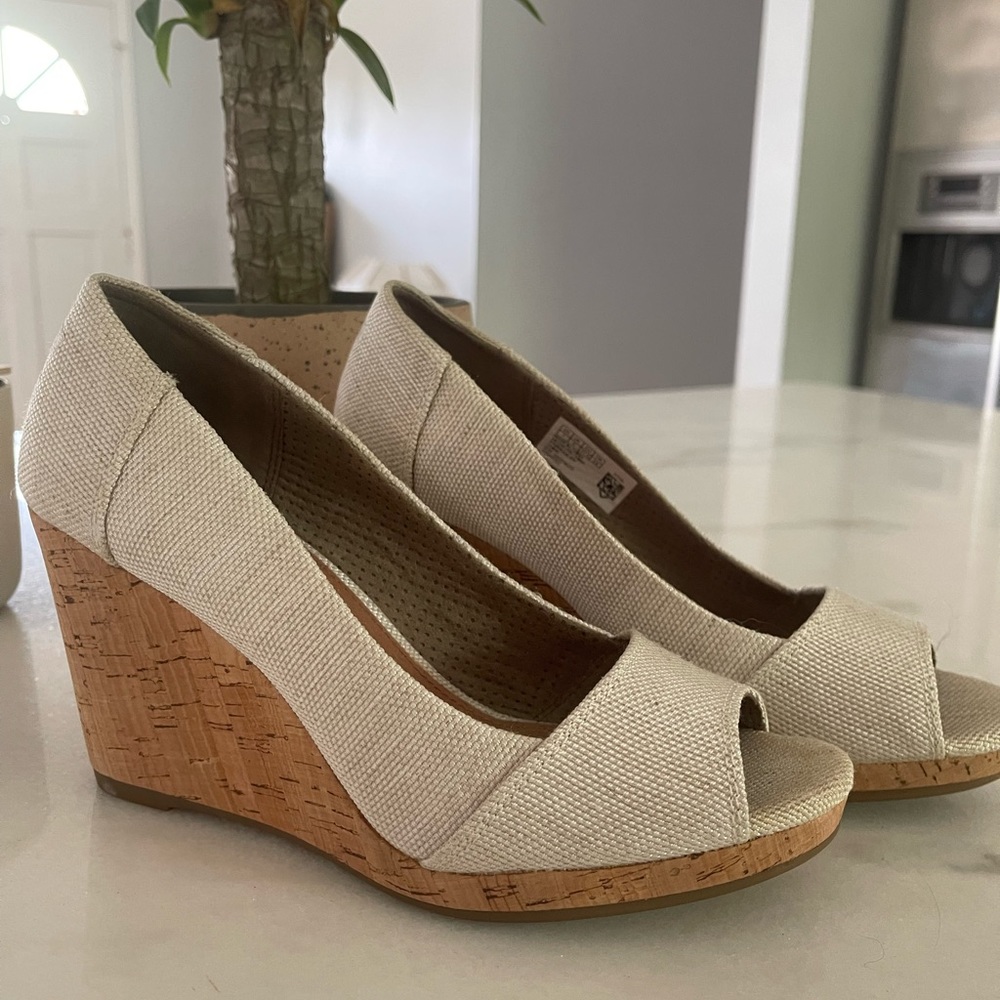 Tom’s Stella Burlap Peep Toe Wedges